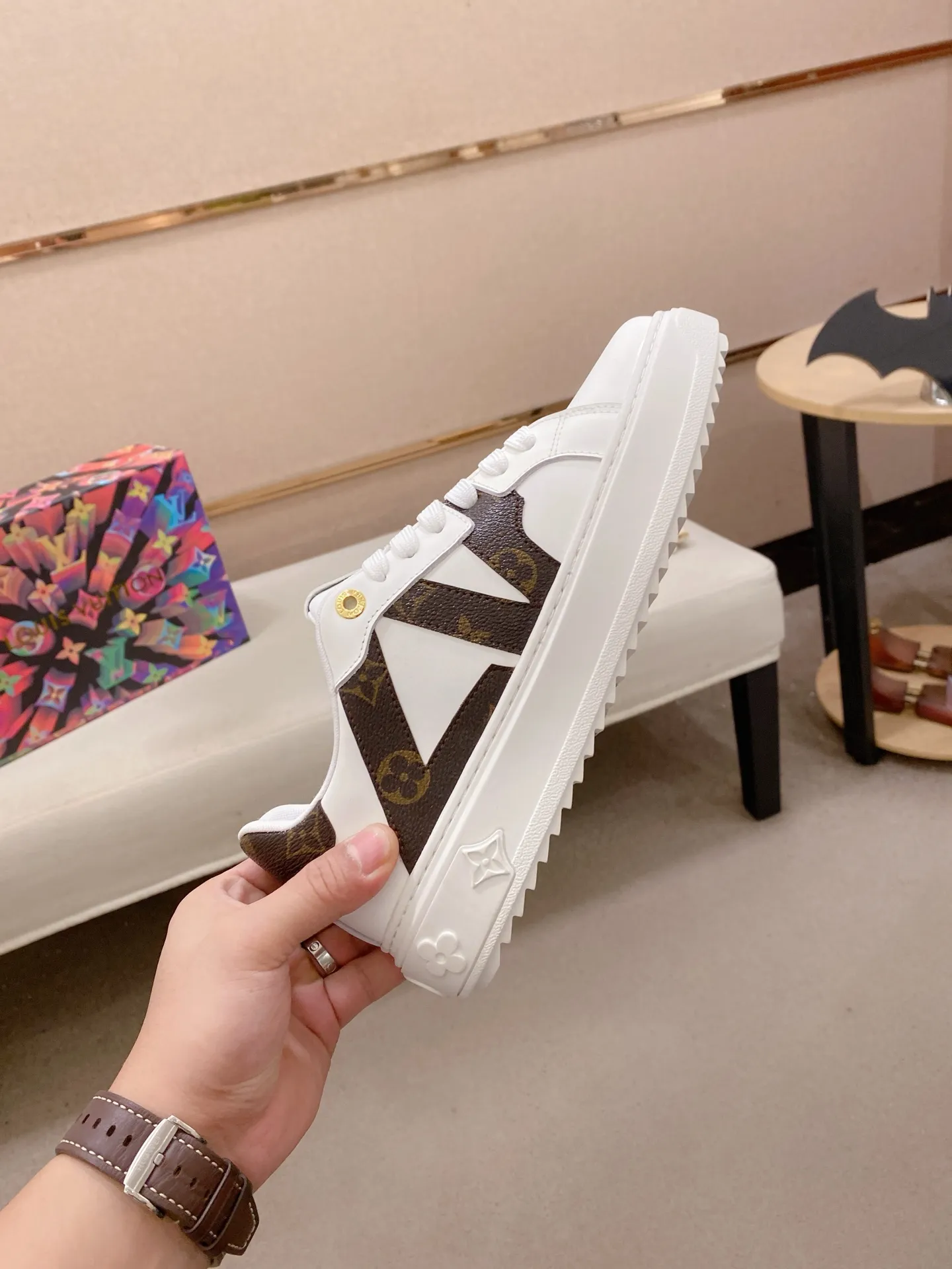 Men's shoes💰: 540💰(Niuli: full package) louis vuitton (Louis Vuitton/lv) top 🔍🔍 new models are on sale at the same time at the counter. The upper 🇮🇹 is imported from Italy, first-layer cowhide, and the lining is fully imported cowhide. 💪💪, completely 1⃣️ to 1 ⃣️Re-engraved🇮🇹💪💪, ⚠Sole: The original sole is specially provided by the original factory, the exclusive movable molded sole is super comfortable, ⚠The original factory follows the order, 🔍🔍high quality, you can enter and exit the counter at will, welcome to compare⚠. Code number:38-44
